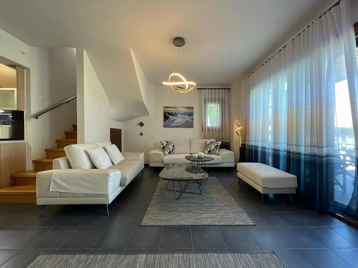 Heaven Luxury Villa Nea Roda 0*,  Griechenland